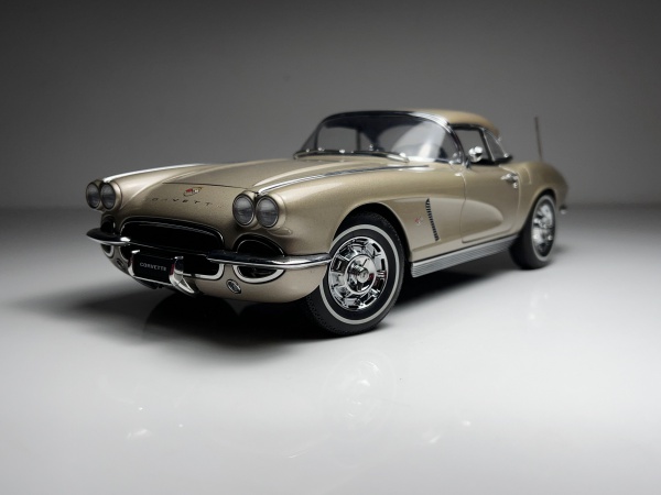 Chevrolet Corvette Dourado - AutoArt Escala 1/18 *Poss