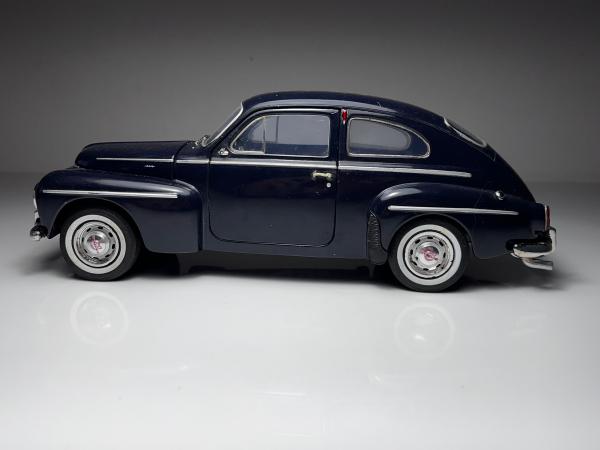 Volvo PV544 Azul escuro - Revell Escala 1/18 miniatura