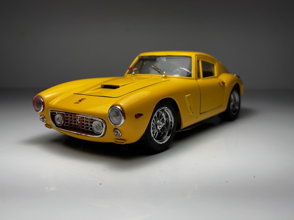 1/18 フェラーリ 250GT 1961 イエロー Ferrari 250GT Ferrari 250GT Berlinetta 61 Amarela - Jouef Escala 1/18