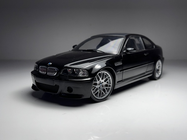 1／18 BMW M3 CSL 中古 BMW M3 CSL Preta - Kyosho Escala 1/18 miniatura em met