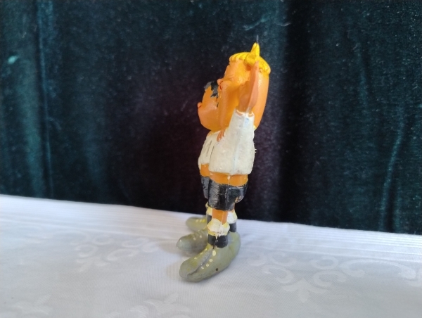 Mascote Oficial da Copa do Mundo 1974 Tip Tap medindo 9 cm de altura