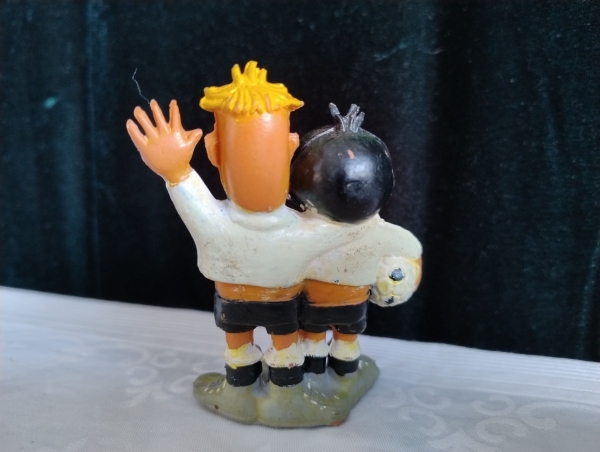 Mascote Oficial da Copa do Mundo 1974 Tip Tap medindo 9 cm de altura