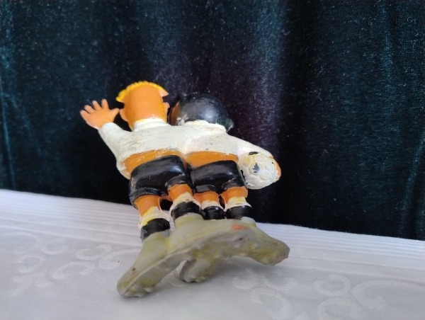 Mascote Oficial da Copa do Mundo 1974 Tip Tap medindo 9 cm de altura