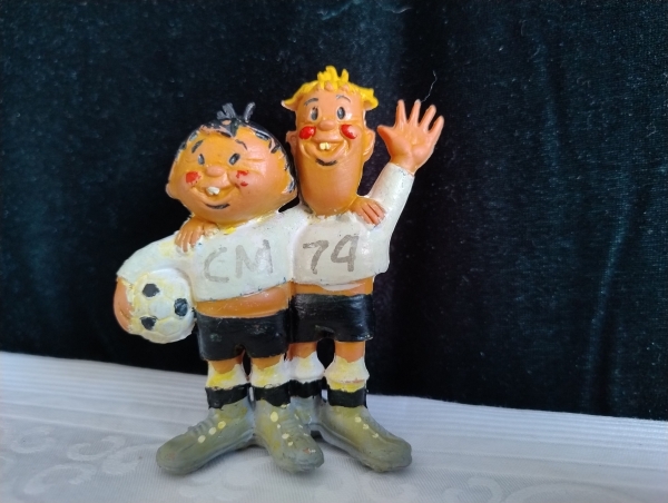 Mascote Oficial da Copa do Mundo 1974 Tip Tap medindo 9 cm de altura