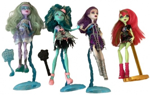 bonecas Monster High `Haunted`, `Honey Swamp`, `Spectra` e `Vê