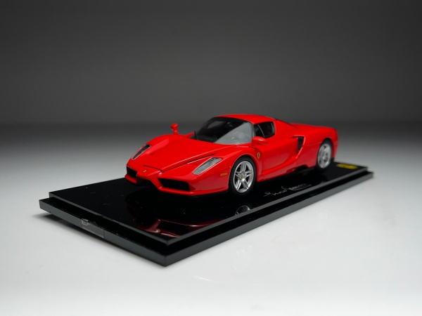 Ferrari Enzo Vermelha - Kyosho Escala 1/43 miniatura em