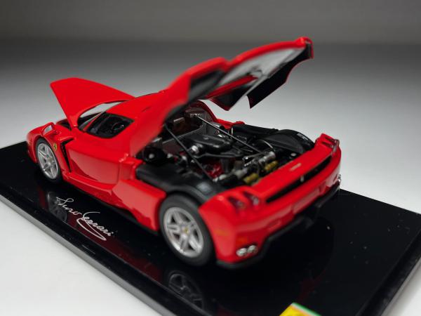Ferrari Enzo Vermelha - Kyosho Escala 1/43 miniatura em