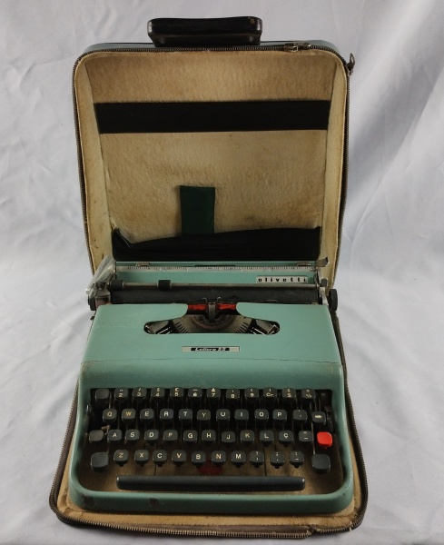 MAQUINA DE ESCREVER OLIVETTI LETTERA 32 - MADE IN MEXICO - 30X35C