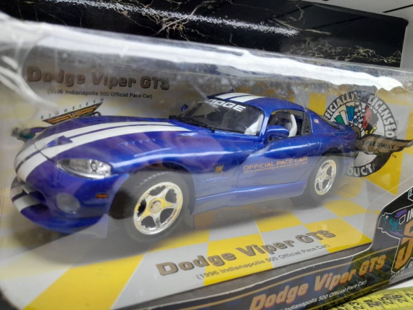 自動車 Maisto 1996 Dodge Viper GTS 1:18 Miniatura Dodge Viper GTS 1996, Marca Maisto, Escala 1:18