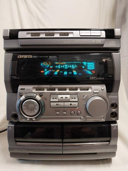 System 3x1 Aiwa Modelo NSX5707 - 3 CDs, AM/FM, Duplo Deck