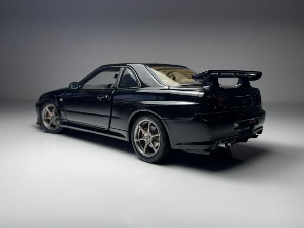 Nissan Skyline R34 Preta - AutoArt Escala 1/18 miniatu