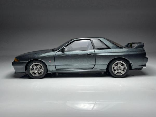 Nissan Skyline R32 GTR Cinza - AutoArt Escala 1/18 min