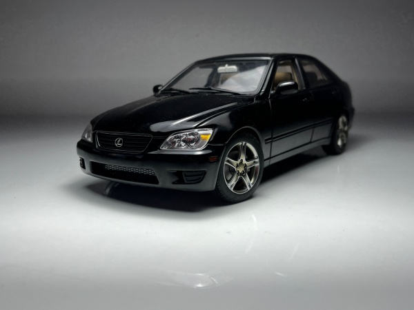 Lexus IS300 Preta - AutoArt Escala 1/18 miniatura em m