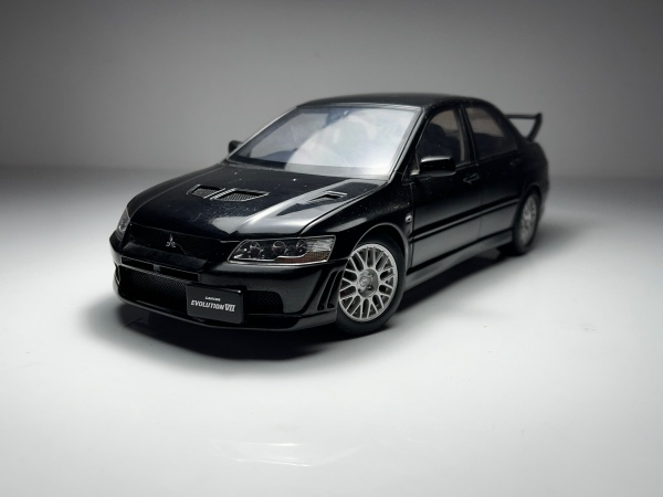 Mitsubishi Lancer Evolution VII Preta - AutoArt Escala