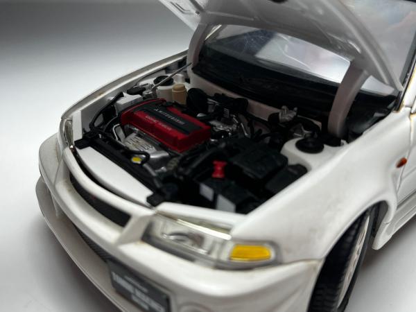 Mitsubishi Lancer Evolution V / VI Branca - AutoArt Esc