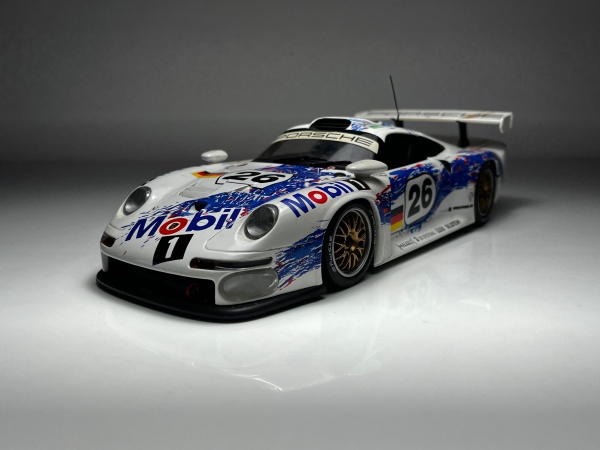 Porsche 911 GT1 #26 Branca - UT Models Escala 1/18 min