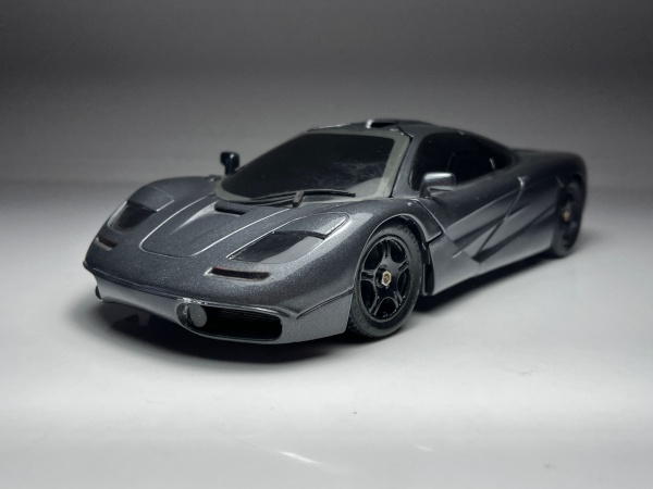 1993 McLaren F1 Cinza Escuro - Maisto Escala 1/18 mini