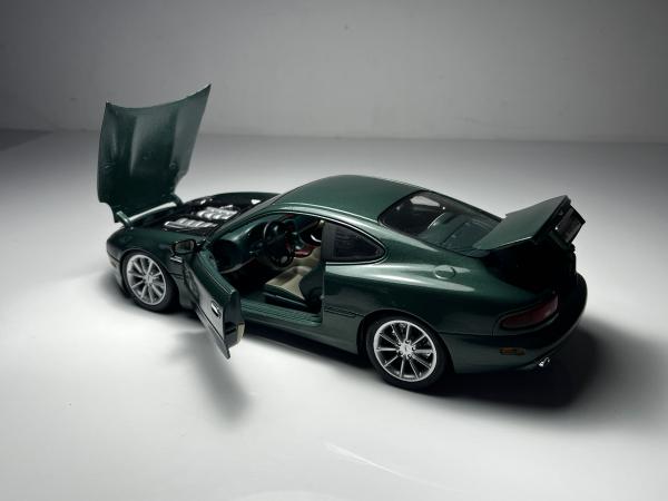 Aston Martin DB7 Vantage Verde - Maisto Escala 1/18 mi