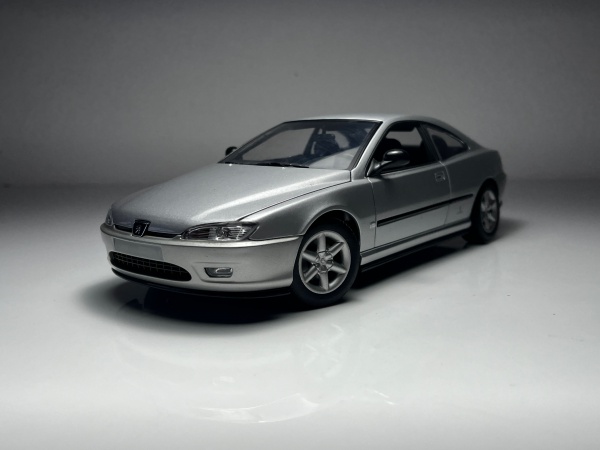 Aston Martin DB7 Vantage Verde - Maisto Escala 1/18 mi