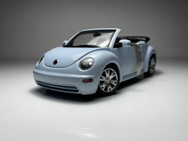 Volkswagen New Beetle Cabrio Azul claro - Autoart *Poss