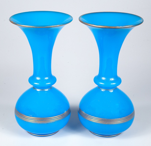 Baccarat. Par de vasos em opalina francesa na cor azul turquesa