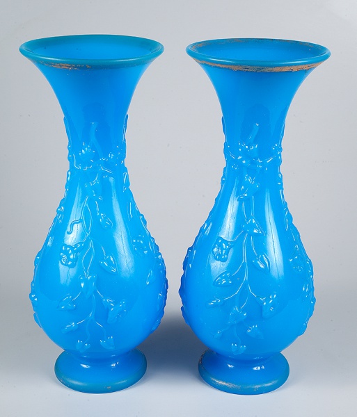 Baccarat. Par de vasos em opalina francesa na cor azul turquesa