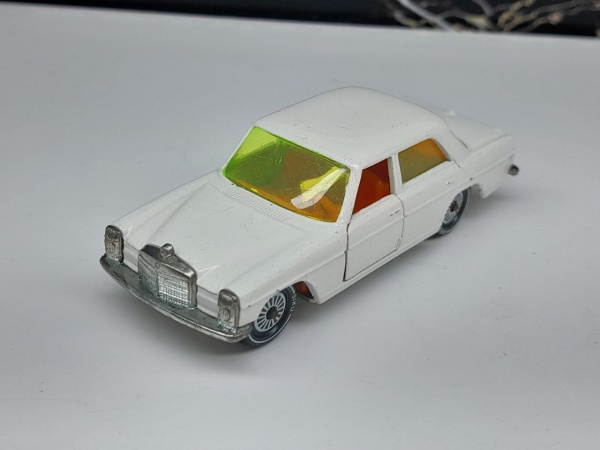 Miniatura Mercedes-Benz 250, Marca Siku Rei, Produzida no Brasil