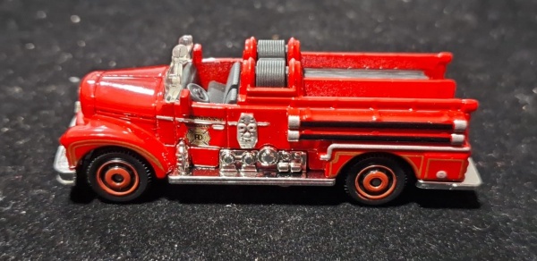 Matchbox MB 843 SEAGRAVE FIRE ENGINE Mint 2012 (+11anos) Thailand