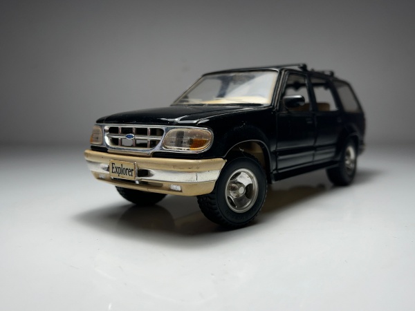 フォード エクスプローラー　マイスト　1/24 Ford Explorer Preta - Maisto Escala 1/24 miniatura em m