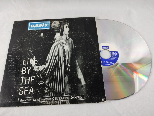 LASER DISC - LD - OASIS - LIVE BY THE SEA, 1995 - IMPOR