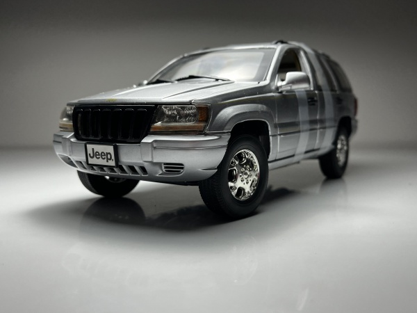 Jeep Grand Cherokee Prata - MotorMax *Possui caixa orig