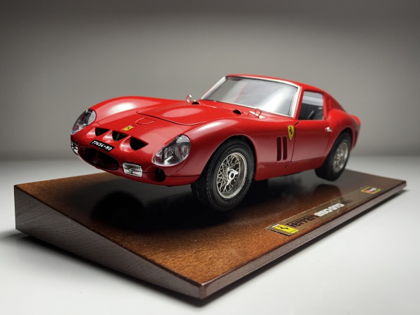 Ferrari 250 GTO 1962 Vermelha - Burago *Possui caixa or