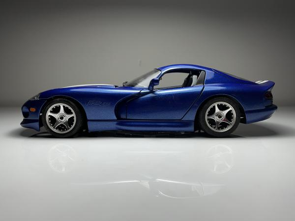 1996 Dodge Viper GTS Coupe Azul / Branco - Burago *Poss