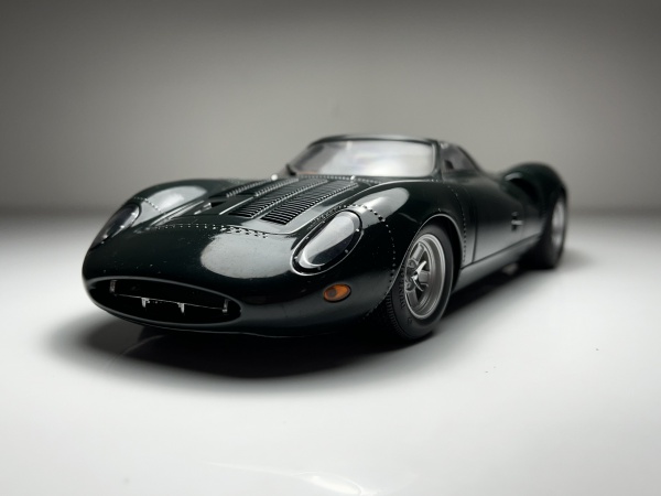 Jaguar XJ 13 Verde - Autoart Escala 1/18 miniatura em m