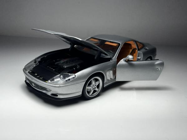 Ferrari 550 Maranello Prata - Maisto Escala 1/18 miniat