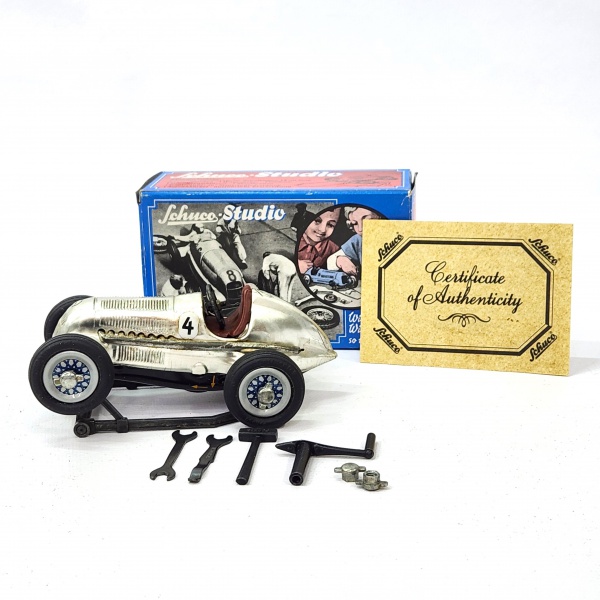 MERCEDEZ-BENZ - CARRO DE CORRIDA - SCHUCO STUDIO 1050 - Brinquedo
