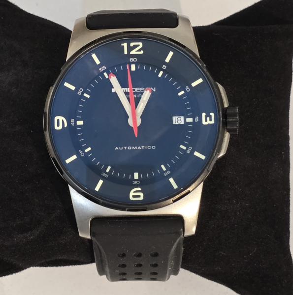 MOMO DESIGN - Relógio de pulso da famosa casa italiana. Caixa 42