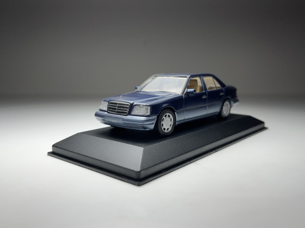 Mercedes-Benz 1/43 W205 前期型 Mercedes-Benz C-Klass W205 Sedan Obsidian Black 1:43 Norev B6 696