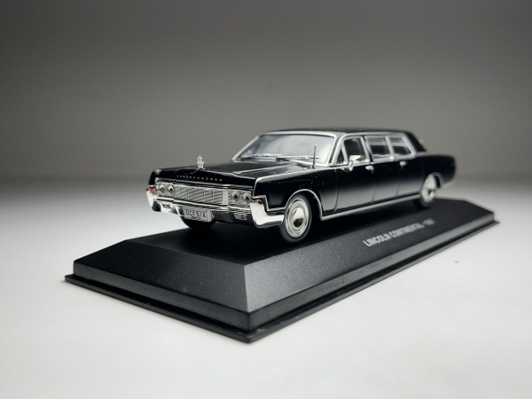 ミニカー LINCOLN CONTINENTAL LIMOUSINE 1/43 IXO Lincoln Continental 1967 Preto - Ixo Escala 1/43 miniat