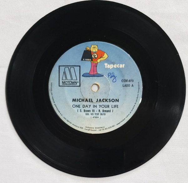 DISCO COMPACTO DE VINIL- MICHAEL JACKSON WE`RE ALMOST T