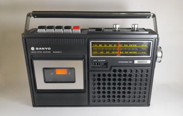 SANYO - Rádio AM / FM Cassete Recorder, modelo M 2420-2