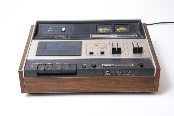 AKAI - GXC - 46D - Comp 40 x Larg 30 x Alt 14 cm