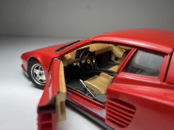 Ferrari Testarossa 1984 Vermelho - Burago Escala 1/18 m