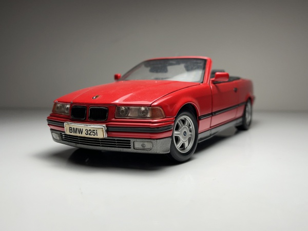 BMW 325i Cabriolet 1993 Maisto 1/18 – Miniature Diecast