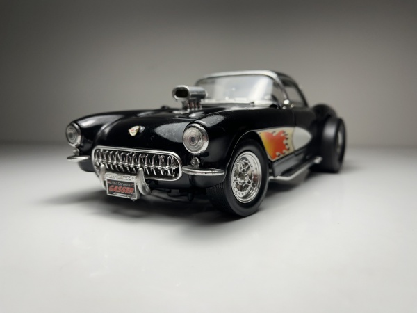 1957 Chevrolet Corvette Gasser Preto - Road Legends Esc