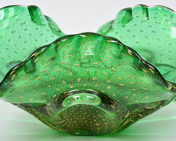 Antiga fruteira em murano italiano de bordas onduladas decorada