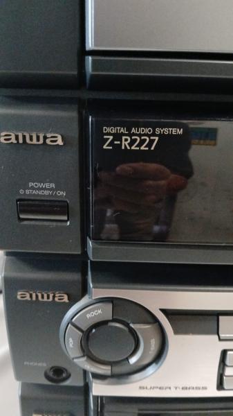 System Aiwa Modelo ZR227 com carrosel 3CDs com controle remoto e