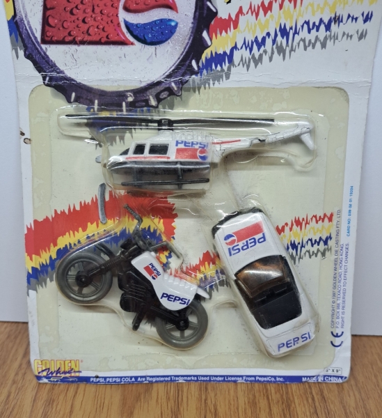 antiga cartela lacrada com miniaturas de metal da pepsi anos 90