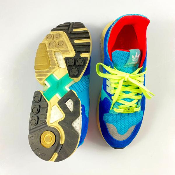 錦 Tênis da ADIDAS ZX 750 Torsion na cor azul com detalhes em verde e