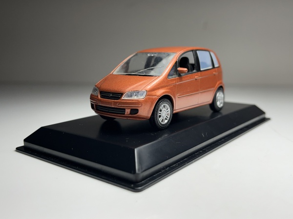 Norev Peugeot 2008 1/43 auto in miniatura arancione
